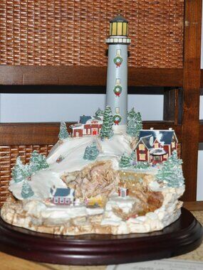 Lenox Collections Light At Holiday Harbor Lighthouse Sculpture 2001